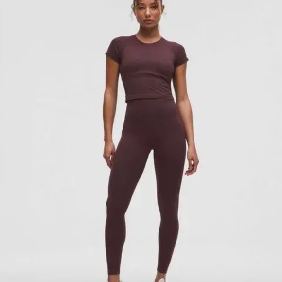 Swiftly Tech Cropped Short Sleeve Top in Garnet color Size 12 - Picture 3 of 3